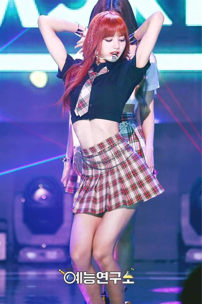 Body tỷ lệ 9:1 cực hiếm của BLACKPINK Lisa-10