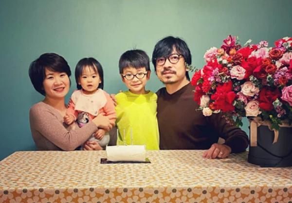 Nam MC nổi tiếng VTV lộ ảnh khác biệt khi ở chăm con và lúc lên truyền hình-3