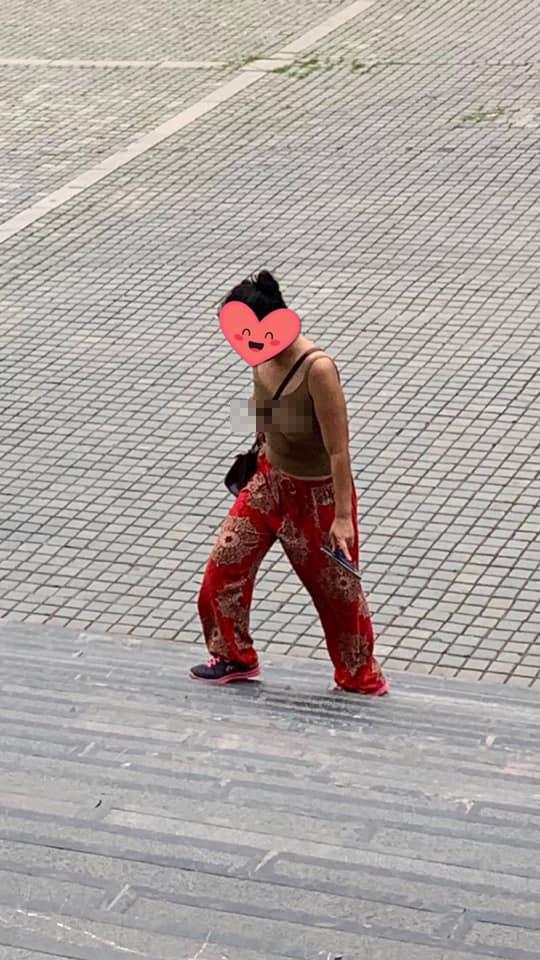 Diện áo cúp ngực, quần đùi đi lễ chùa, cô gái trẻ bị ném đá dữ dội-5