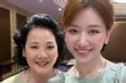 Mẹ Hari Won 'cân' nhan sắc con gái dù tuổi đã cao