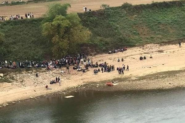 Cô gái lao xuống sông tự tử ở Sài Gòn-2