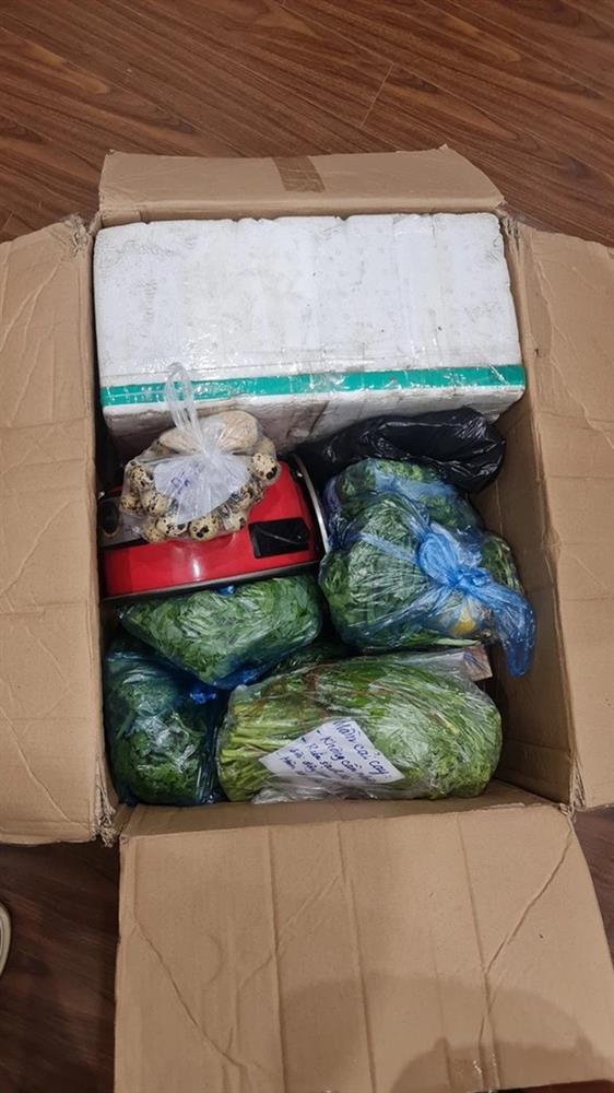 Mang cả thùng đồ ăn lên Hà Nội, cô gái muốn bật khóc với từng tờ giấy hướng dẫn sử dụng-2