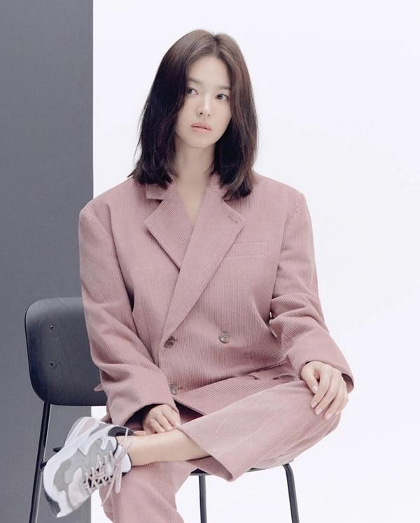 Song Hye Kyo, Son Ye Jin và các sao U40 sẽ chỉ cho nàng công sở kiểu suit diện lên trẻ trung nhất-4