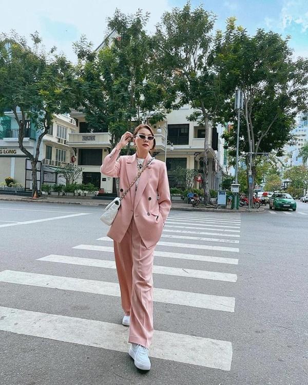 Song Hye Kyo, Son Ye Jin và các sao U40 sẽ chỉ cho nàng công sở kiểu suit diện lên trẻ trung nhất-8