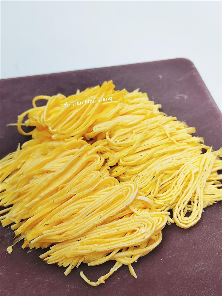 Mẹ đảm chỉ cách làm bún thang của người Hà Nội từ cỗ thừa sau Tết-4