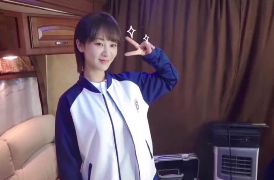 Cùng tuổi Địch Lệ Nhiệt Ba mà Dương Tử trẻ trung hơn, không đẹp kiêu sa nhưng vẫn được khen vì quá xinh xắn-2