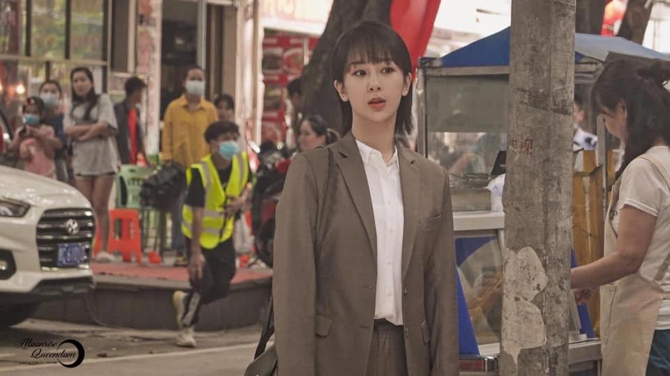 Cùng tuổi Địch Lệ Nhiệt Ba mà Dương Tử trẻ trung hơn, không đẹp kiêu sa nhưng vẫn được khen vì quá xinh xắn-5