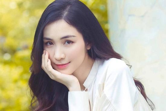 Hòa Minzy ủng hộ 50 triệu đồng cho Hải Dương