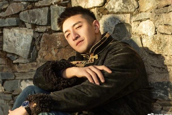 Vương Đại Lục bị chỉ trích sàm sỡ Lý Thấm-2