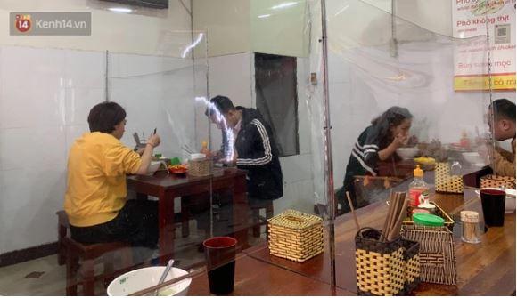 Đi làm khai xuân thấy nhà ăn công ty rất lạ, hoá ra là tận dụng ngăn Cô Vy-3