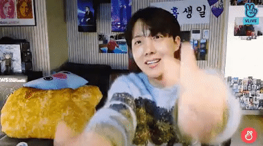 Ai khổ như J-Hope BTS, tình yêu quá tải của fan đẩy idols lâm cảnh khốn đốn-10