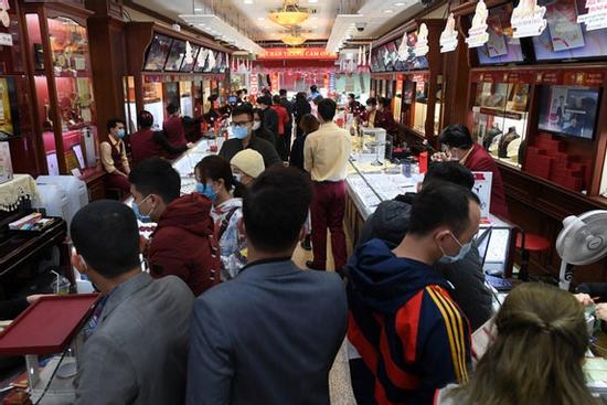 Giá vàng thấp nhất trong 8 tháng