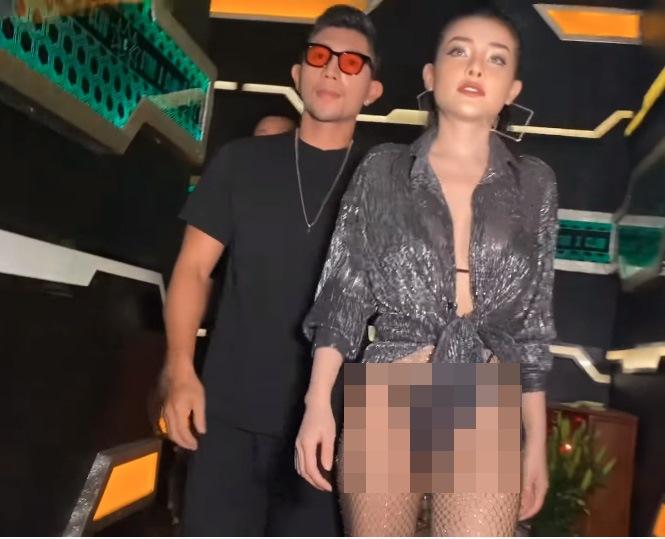 Ngân 98 khoe da thịt với áo tắm tí hon nhưng bị bóc photoshop lố-10