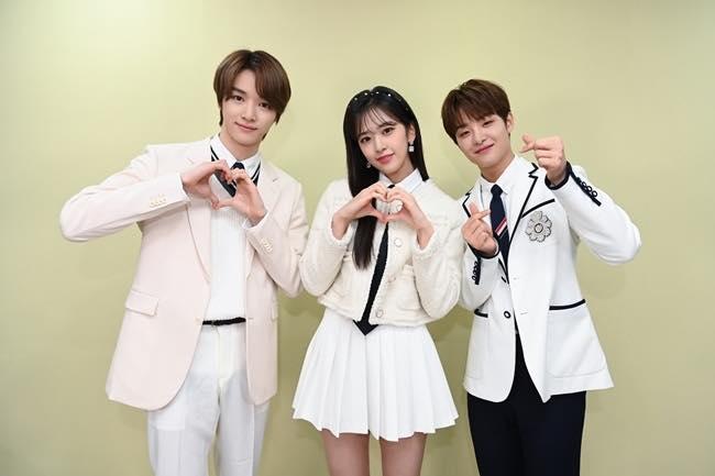 Ảnh chụp bộ ba MC mới của show âm nhạc Inkigayo: NCT Sung Chan, Iz*one Yujin và Treasure Park Jihoon. Bộ 3 bắt đầu dẫn dắt Inkigayo từ số ngày 7/3.