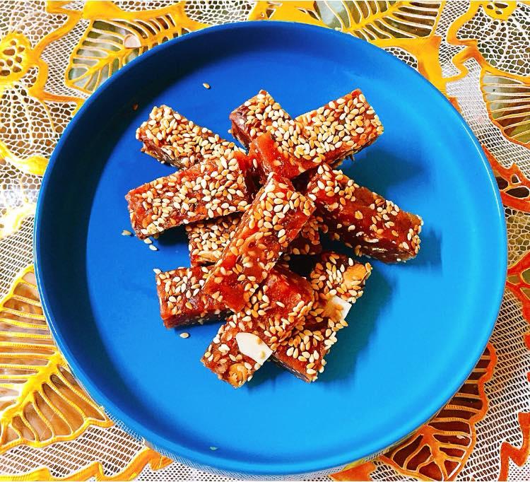 Gái đảm chỉ cách giải cứu chuối sau Tết bằng món kẹo thơm thơm, dẻo dẻo-4