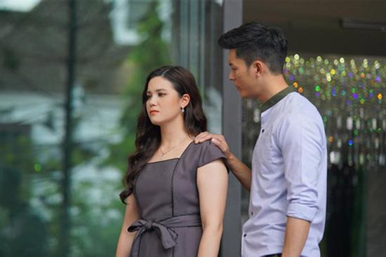 Trước ngày ly hôn, vợ đặt lên giường chồng 1 hộp chocolate hết hạn sử dụng khiến anh đỏ mắt