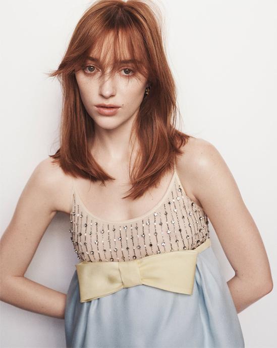 Trong cuộc sống đời thường, Phoebe là người bộc trực, sẵn sàng phát biểu quan điểm về chính trị, xã hội và đấu tranh cho những điều tốt đẹp, đặc biệt là quyền của phụ nữ. "Tôi không sợ bị điều tiếng, phản đối hay mọi người không đồng ý với mình. Điều đó không thực sự khiến tôi quá bận tâm. Tôi không bị gò bó vào bất cứ thứ gì", cô nói.