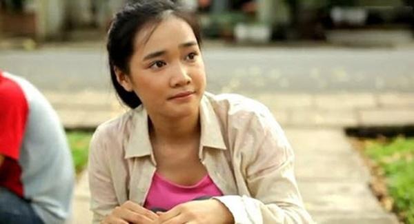 Năm 2009, khi vừa mới bước chân vào làng giải trí, Nhã Phương đã nhận được ngay các vai diễn trong các bộ phim Những thiên thần áo trắng, Hoàng tử xấu trai, Hoa nắng, Trường nội trú,… Khi góp mặt trong những bộ phim truyền hình này, Nhã Phương đóng các vai diễn đúng với lứa tuổi của cô lúc bấy giờ - một học sinh. Tuy chỉ là những vai nhỏ, cô đã thể hiện được tiềm năng diễn xuất của mình và được đánh giá cao ở những phân cảnh nội tâm.