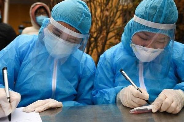 Hà Tĩnh: Cô gái 19 tuổi trở về từ Hải Dương khai báo gian dối, nhiều bác sĩ cách ly-2