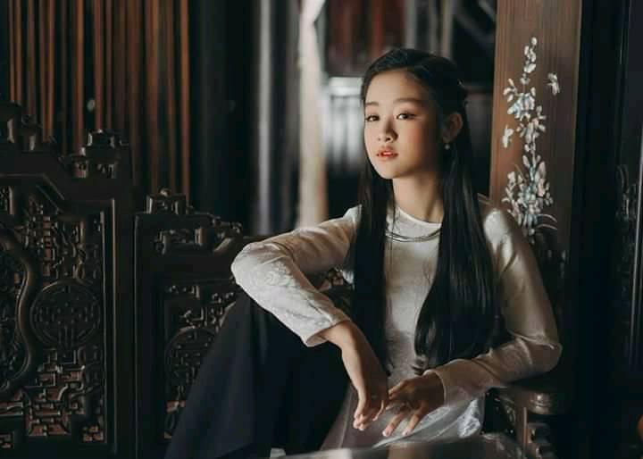 Bất ngờ ngoại hình già dặn của Tiểu hoa khôi nhí Tây Đô ở tuổi 13-1