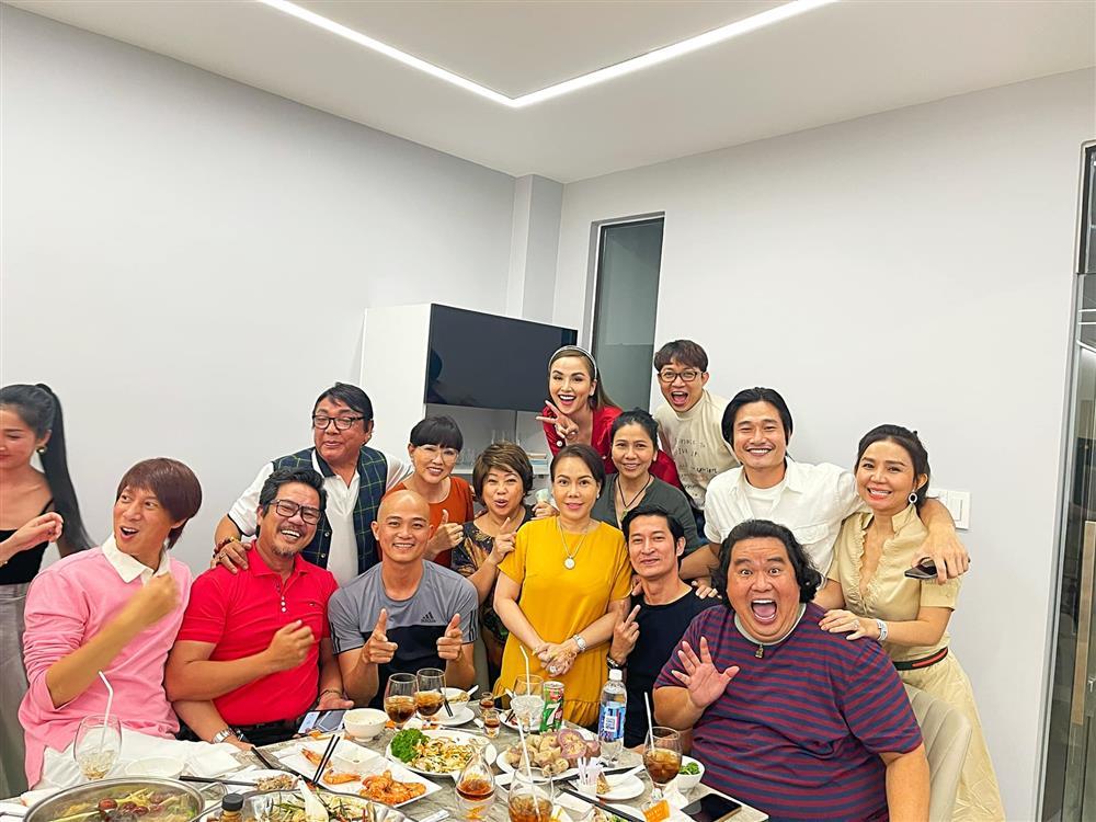 Hoa hậu Diễm Hương khoe cơ ngơi khủng của danh hài Việt Hương-7