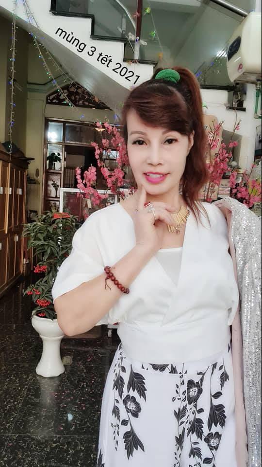 Cô dâu 64 tuổi lộ ảnh say rượu, chồng trẻ bình luận gây chú ý-2