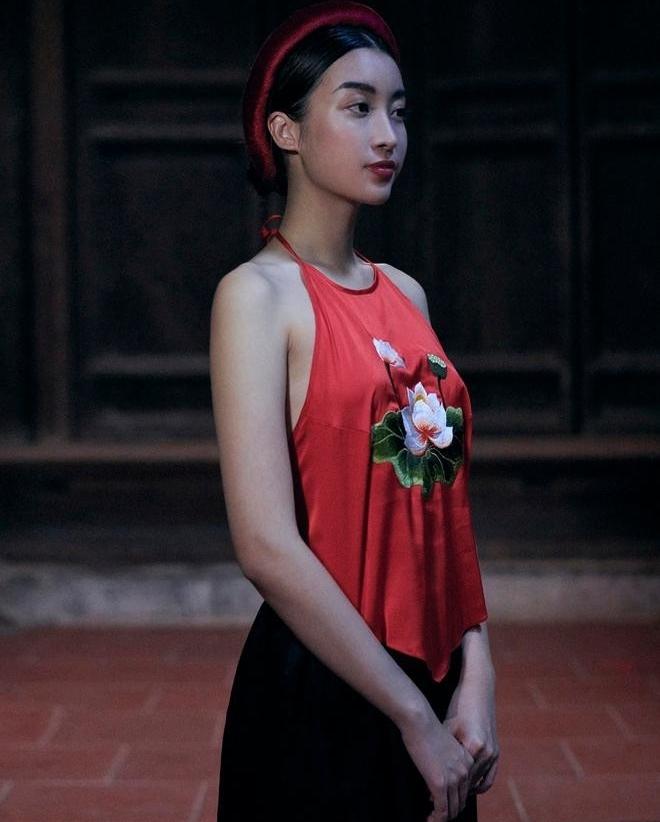 Sao Việt diện mốt áo yếm: Nàng body nuột nà - kẻ khoe thân phản cảm-13