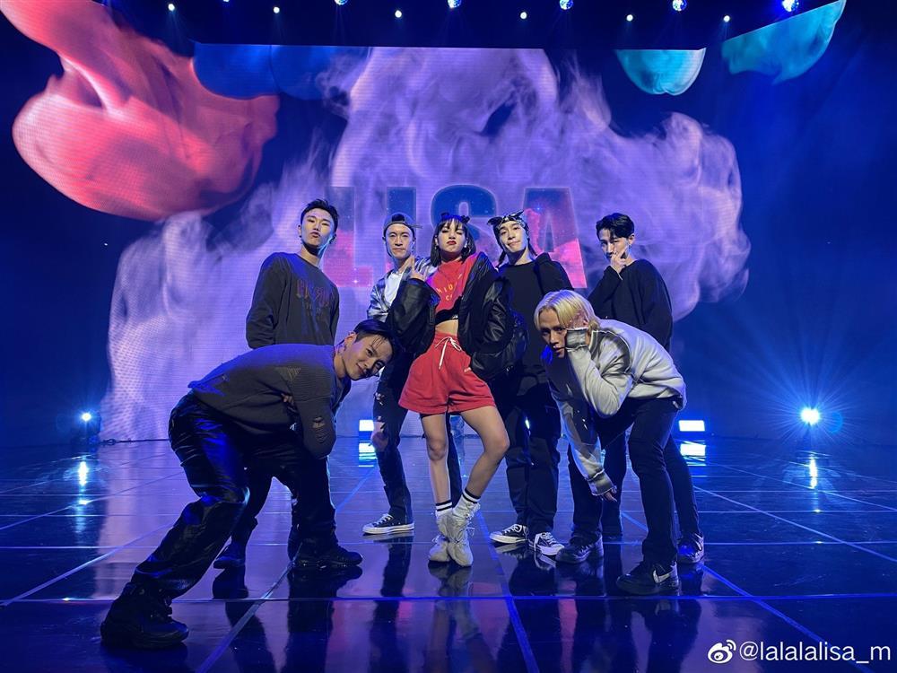 Bóc giá loạt trang phục tiền tỷ Lisa diện trong Thanh xuân có bạn-8