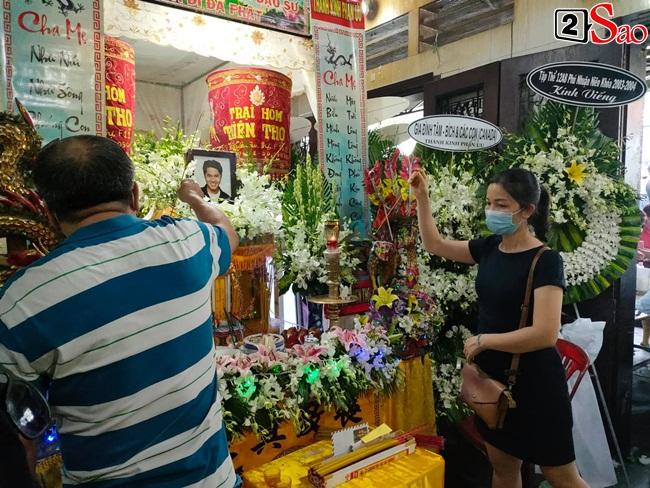 Vợ sắp cưới khóc ngất khi đưa linh cữu diễn viên Hải Đăng hỏa thiêu-1
