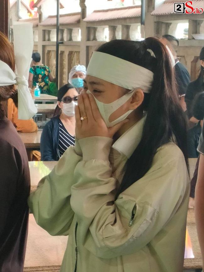 Vợ sắp cưới khóc ngất khi đưa linh cữu diễn viên Hải Đăng hỏa thiêu-7