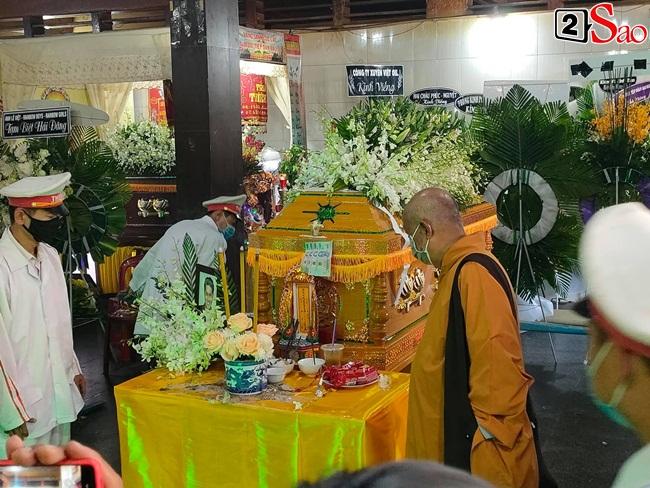 Vợ sắp cưới khóc ngất khi đưa linh cữu diễn viên Hải Đăng hỏa thiêu-9