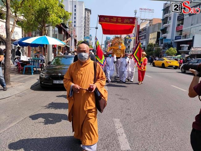 Vợ sắp cưới khóc ngất khi đưa linh cữu diễn viên Hải Đăng hỏa thiêu-13