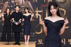Họp báo phim 'Penthouse 2': Lee Ji Ah vắng mặt, Kim So Yeon đẹp quyền lực