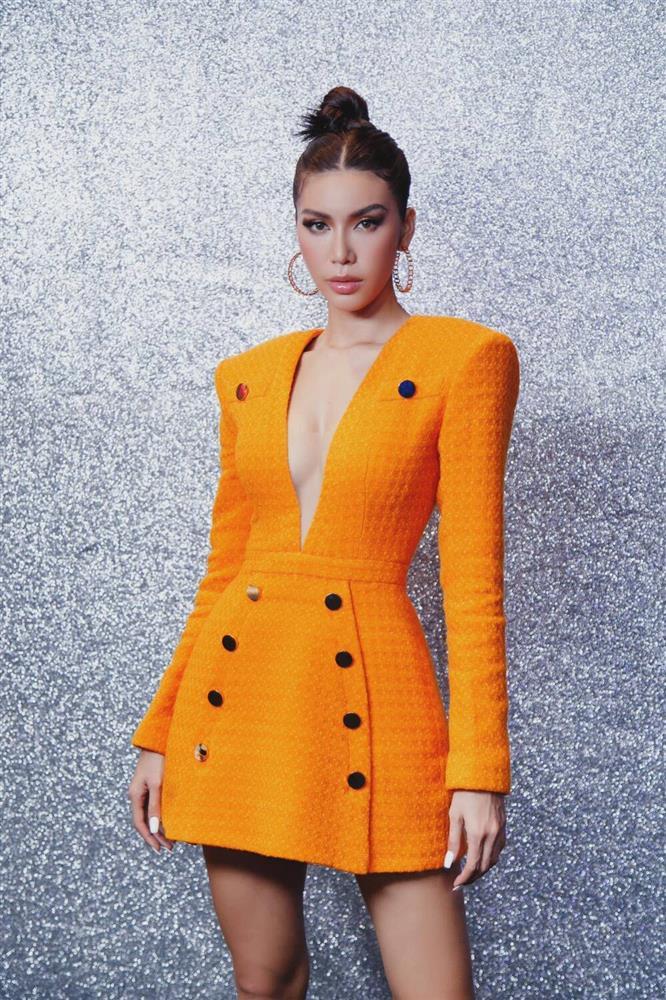 Hoàng Thùy thả like bài đăng anti-fan cà khịa Minh Tú giữa ồn ào mặc hở-5