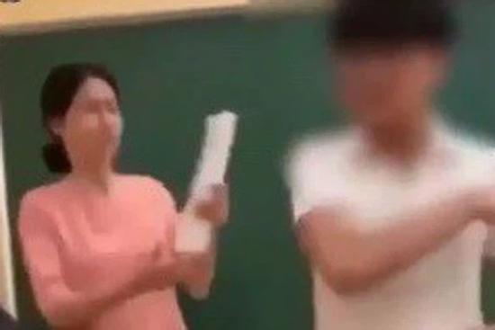 Vụ tát giáo viên: Gia đình khó khăn, nam sinh biểu hiện trầm cảm nên được tiếp tục đi học