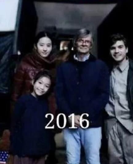 Sở hữu tài sản ngàn tỷ nhưng thánh tiết kiệm Lưu Diệc Phi vẫn dùng chiếc áo phao cổ lỗ sĩ đến 10 năm-4