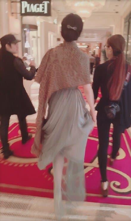 Sở hữu tài sản ngàn tỷ nhưng thánh tiết kiệm Lưu Diệc Phi vẫn dùng chiếc áo phao cổ lỗ sĩ đến 10 năm-6