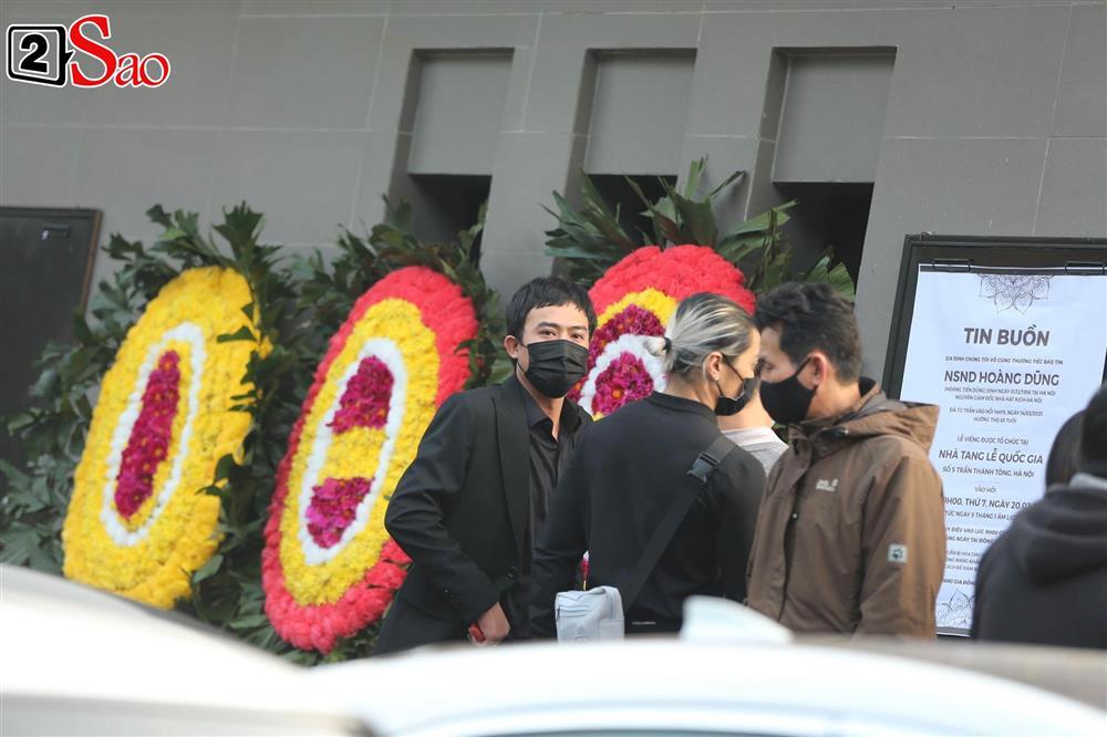 Dàn nghệ sĩ đến viếng NSND Hoàng Dũng từ sáng sớm-4