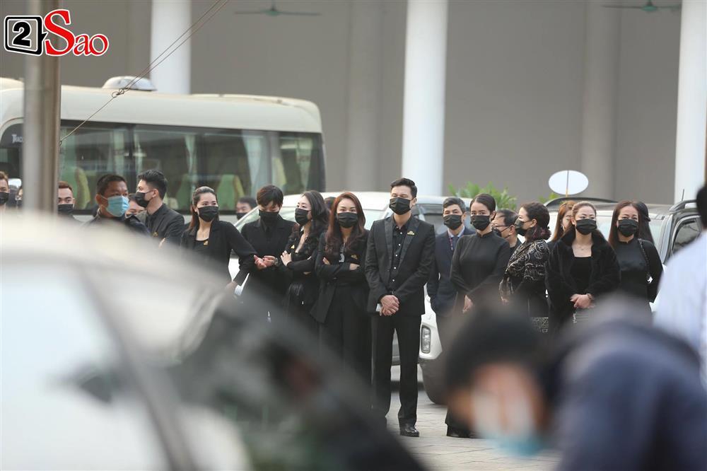 Dàn nghệ sĩ đến viếng NSND Hoàng Dũng từ sáng sớm-6