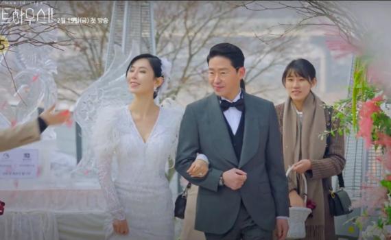 Cảnh vô lý trong tập dán nhãn 19+ của Penthouse 2-2