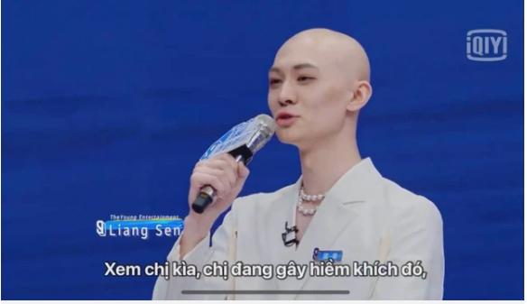 Thanh Xuân Có Bạn 3: Mỹ nam đầu trọc khiến Lisa há hốc mồm, chặt chém cả phóng viên-4