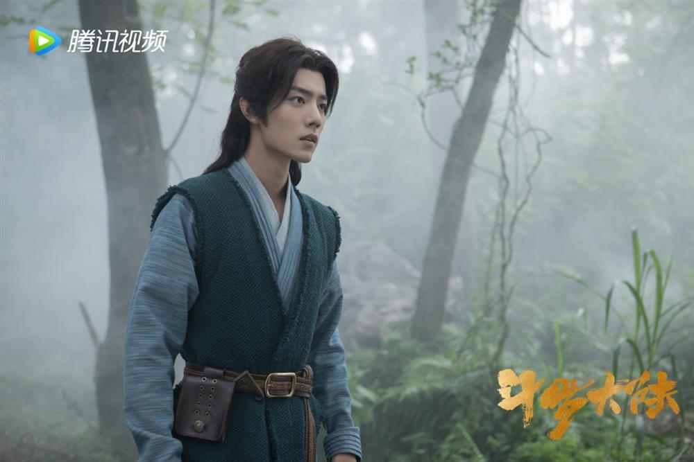 Tiêu Chiến vuốt ve những vị khách đáng yêu trên phim trường Đấu La Đại Lục-2