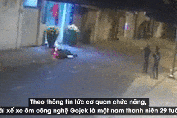 Clip sốc: Thần tài vào nhà tưởng cho lộc, ai ngờ móc túi, trộm tiền của gia chủ nhanh như chớp-2