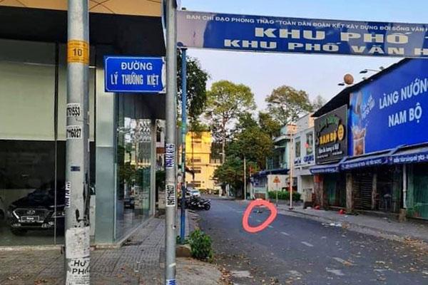 Clip: Kinh hoàng tên cướp đâm chết xe ôm công nghệ ngay mùng 1 Tết-1