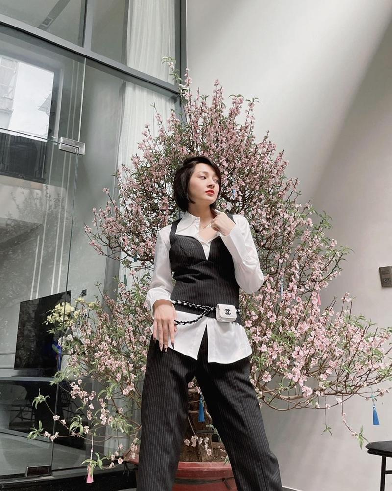 Street style nhuốm sắc đỏ ngày khai xuân của dàn mỹ nhân Việt-6