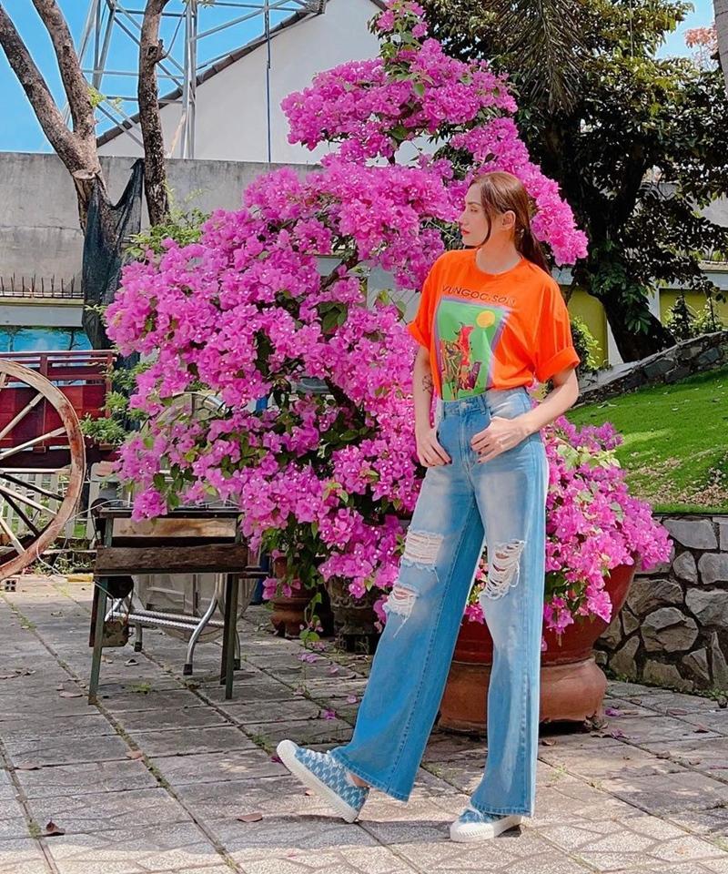 Street style nhuốm sắc đỏ ngày khai xuân của dàn mỹ nhân Việt-8