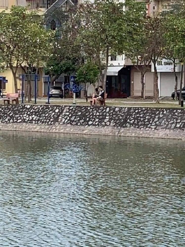 Rủ nhau thân mật công khai bên hồ, cặp đôi Hải Dương nhận kết đắng-1