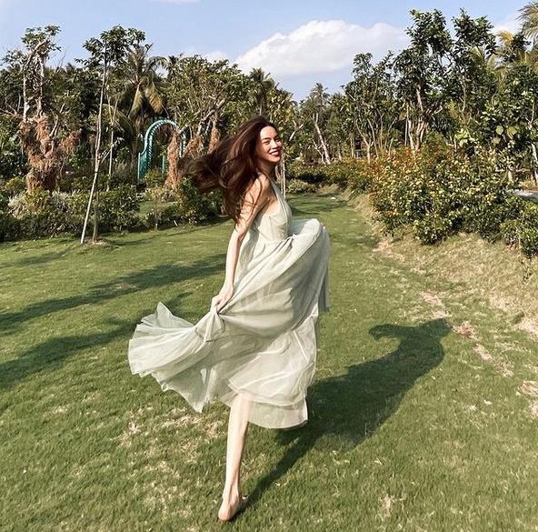 Street style nhuốm sắc đỏ ngày khai xuân của dàn mỹ nhân Việt-2