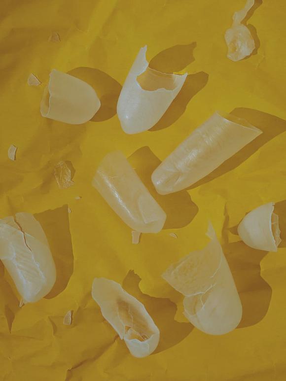 Gucci bị tố ăn cắp ý tưởng nghệ sĩ Việt, nhìn ảnh gốc mới thấy hàng fake quá phèn-10