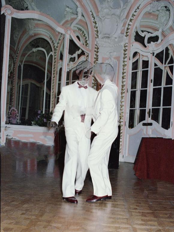 Gucci bị tố ăn cắp ý tưởng nghệ sĩ Việt, nhìn ảnh gốc mới thấy hàng fake quá phèn-8